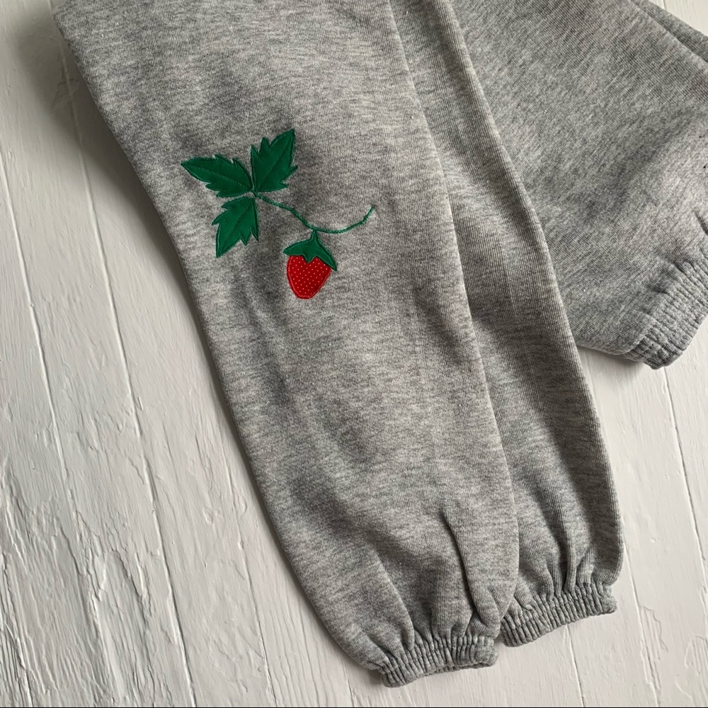 Vintage 20/20 |Heathered Gray Sweatpants with strawberry - Large